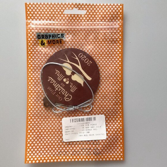 OUR FIRST CHRISTMAS MR AND MRS 2020 KISSING BIRDS WOOD RED - Picture 7 of 7